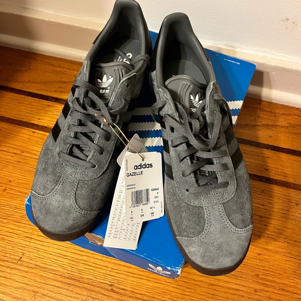 RARE Adidas Gazelle Men's Suede Gray Sneakers with dark gum sole